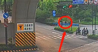 男子出门买早饭，结果在萧山一绿化带内迷路四天三夜，吃野花喝露水求生……