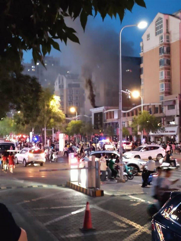 直击烧烤店爆炸现场：正值用餐高峰二楼有KTV