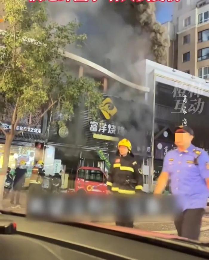 直击烧烤店爆炸现场：正值用餐高峰二楼有KTV