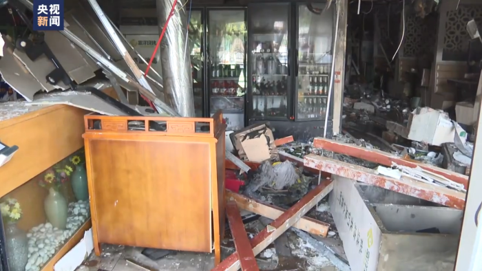 银川烧烤店店员：去门口喝水躲过一劫，爆炸瞬间整个人都飞出去了