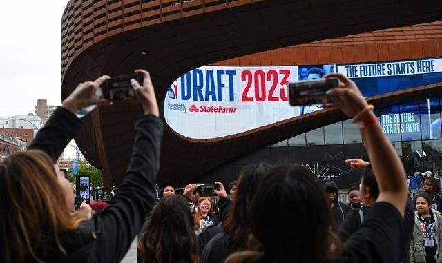 原创
NBA选秀大会结束，文班亚马被马刺挑选，魔术队选择了霍华德儿子

