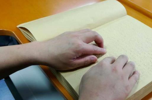 盲人考生高考成绩635分，小学失明，曾差点被家人放弃学习的希望