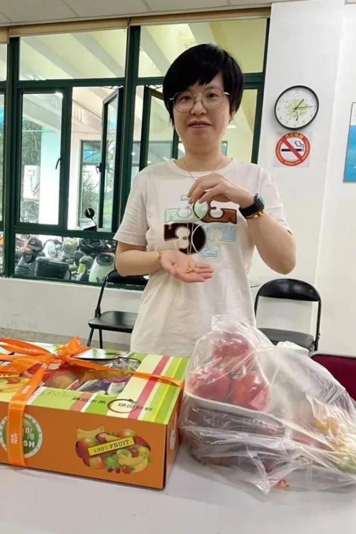 出门取个车，竟捡到一条金项链？