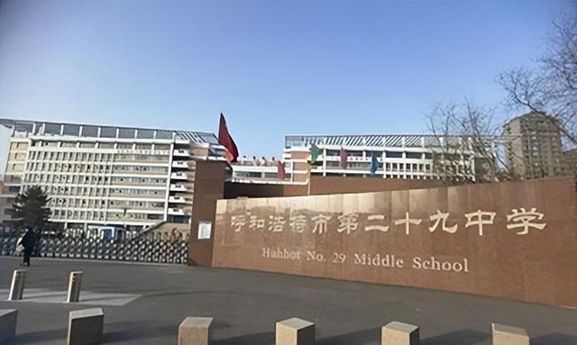 内蒙古双胞胎姐妹参加高考，一文一理均超600，这所中学又出名了