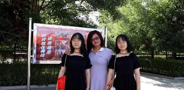 内蒙古双胞胎姐妹参加高考，一文一理均超600，这所中学又出名了