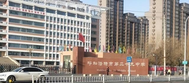 内蒙古双胞胎姐妹参加高考，一文一理均超600，这所中学又出名了