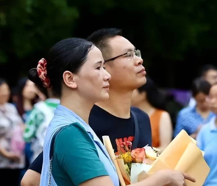 学生高考成绩被屏蔽老师激动欢呼