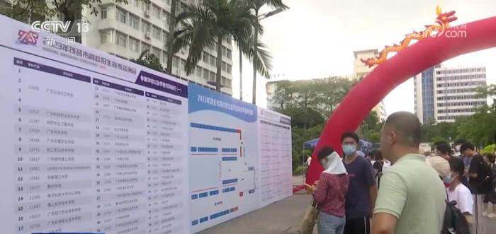 高考成绩陆续公布各地推出多种方式服务考生志愿填报