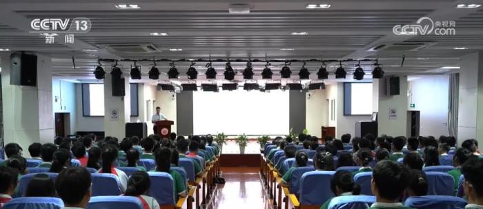 高考成绩陆续公布各地推出多种方式服务考生志愿填报