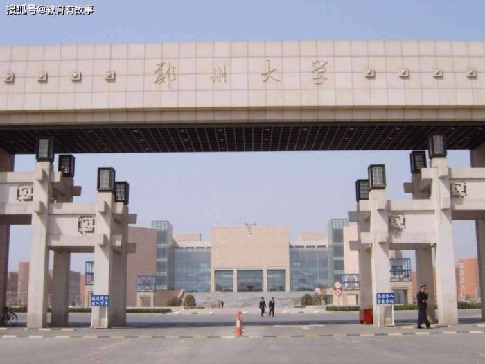 我国高考最难的省份，今年报考人数暴涨15万，1分压倒一操场人