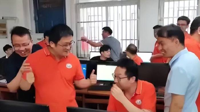 成绩被屏蔽老师欢呼