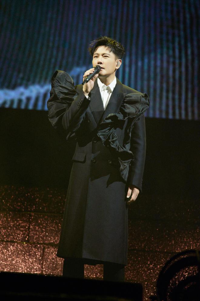 张信哲时隔23年再来武汉开唱，武汉护士和张信哲如约见面