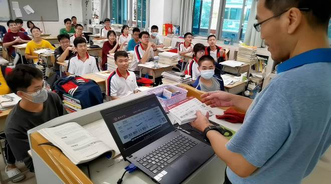 父逝母出走6岁成孤儿，男孩高考632分：从来没手机电脑只会开关机