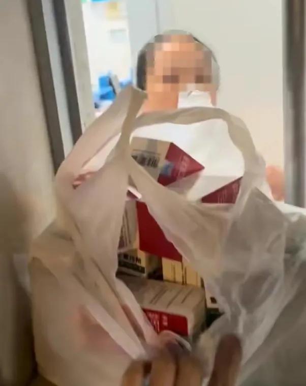 孩子感冒被药店开800多元药，药店：不给退，家长怒了！