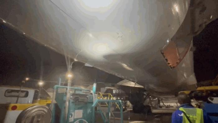 国泰航空一客机漏水深夜停飞