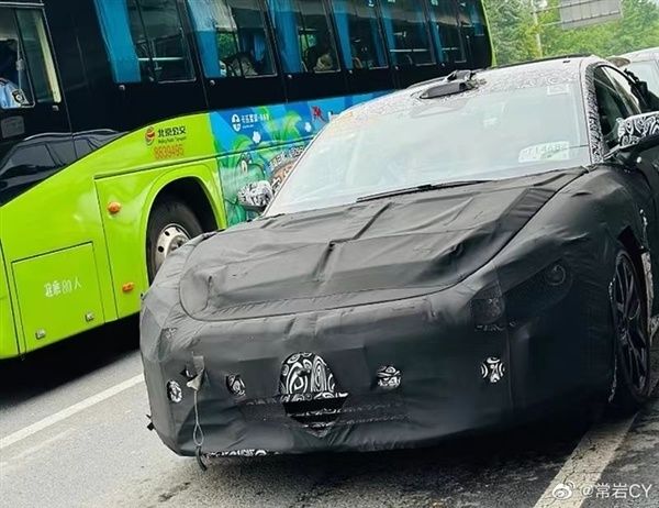 小米首款轿车曝光