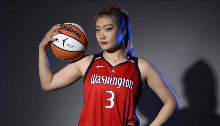 good Two basketball players have successfully entered the WNBA and will compete in this season's matches!