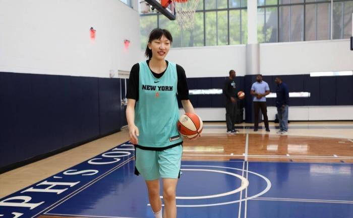 good Two basketball players have successfully entered the WNBA and will compete in this season's matches!