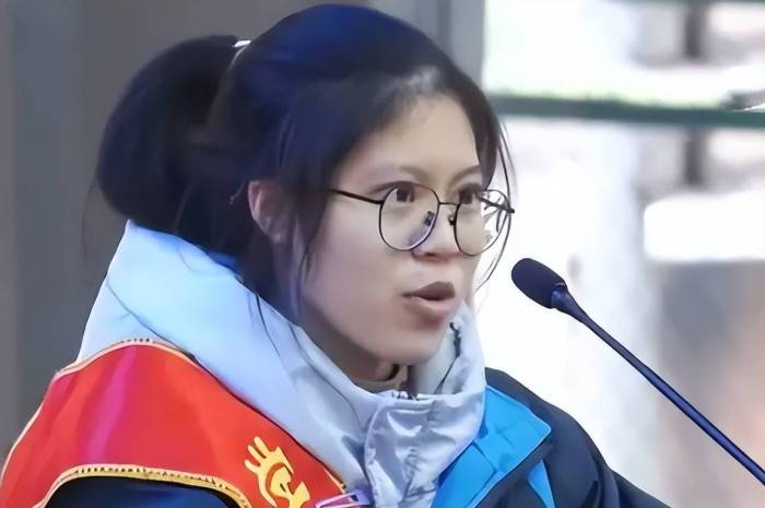湖南“狰狞”誓师女孩被曝508分，排名超7w，别说清北，211都没戏


