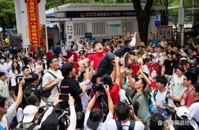 太糊涂了！海南19岁男生高考后花1888元找失足女，被警方拘留5日