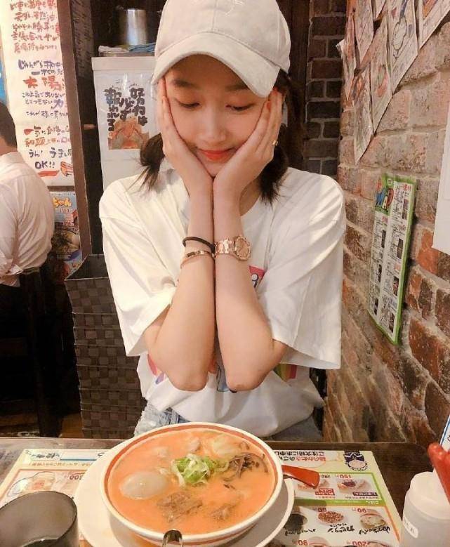 关晓彤帽子P掉了鹿晗品牌