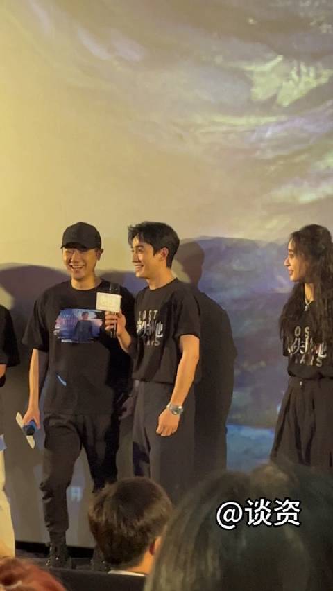 朱一龙成都路演现场，再次回应自己立牌被打好温柔……