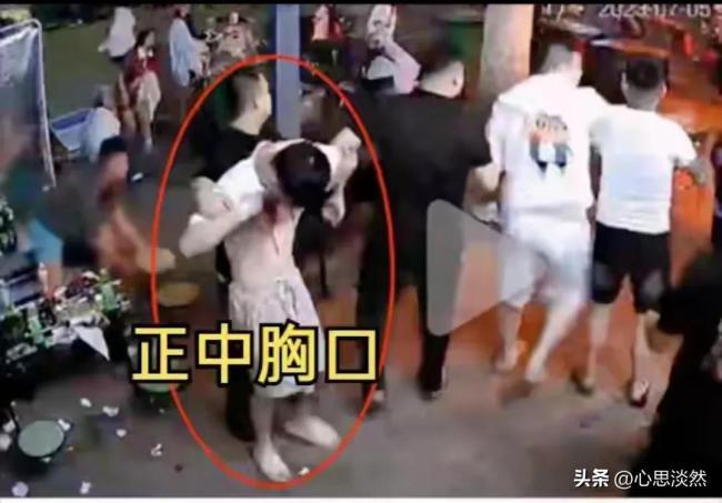 一男子持剪刀行凶致1死1伤警方：犯罪嫌疑人已被抓获