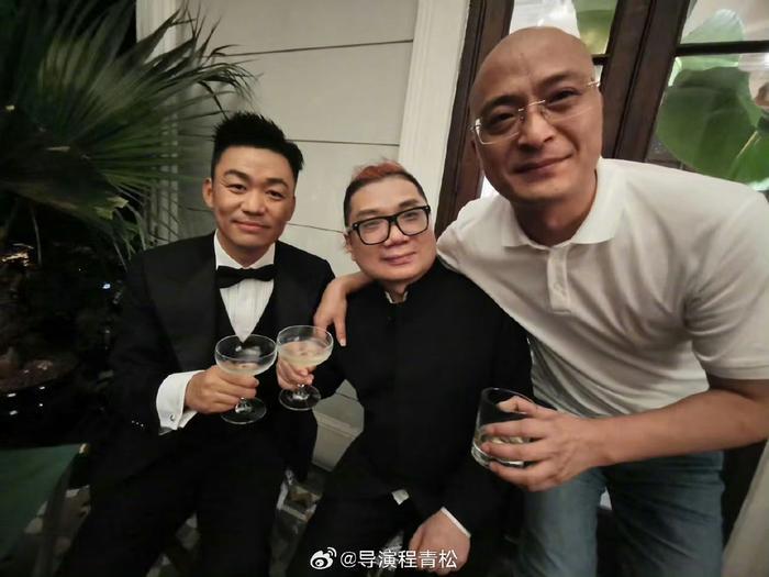 程青松发博喊话王宝强退还金扫帚奖！