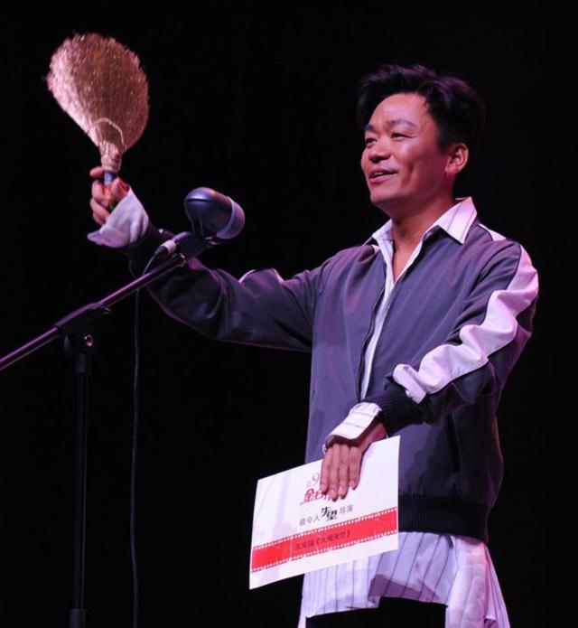 肖战包场支持宝强新电影八角笼中，从逆境中崛起的励志人生