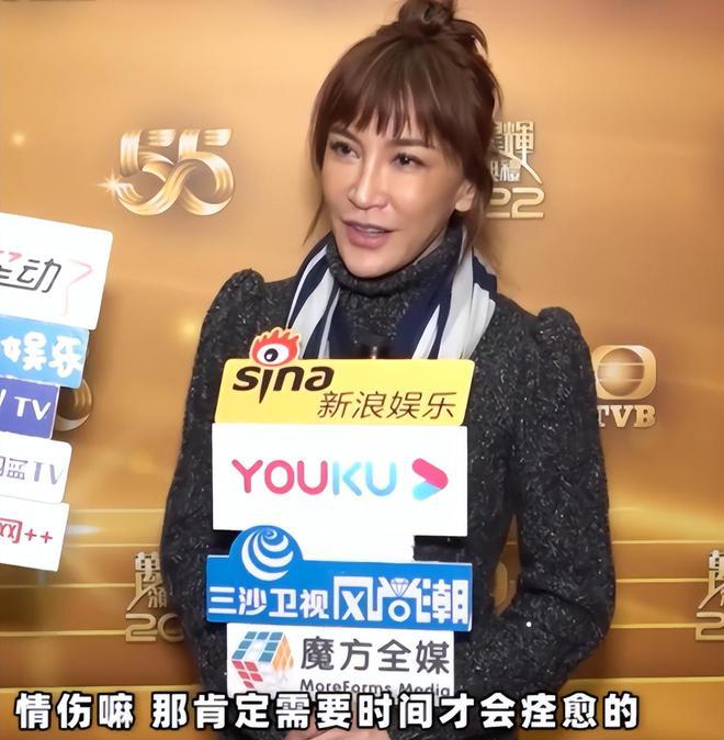 被传婚变后李玟首更微博，其姐坦言情伤后暴瘦，称李玟腿伤严重！