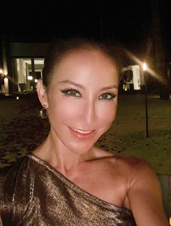 被传婚变后李玟首更微博，其姐坦言情伤后暴瘦，称李玟腿伤严重！