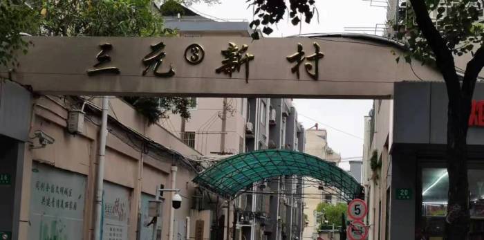 “这日子真过不下去了！”三根“大烟囱”，直插沪上小区！恶臭巨响，忍无可忍