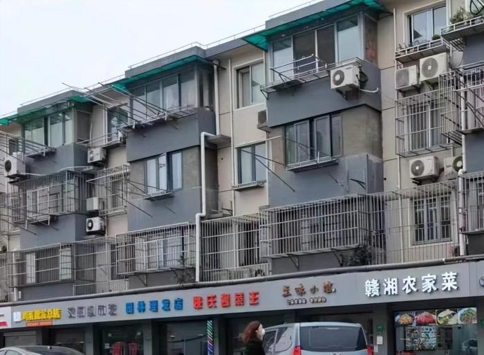 “这日子真过不下去了！”三根“大烟囱”，直插沪上小区！恶臭巨响，忍无可忍