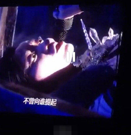 张靓颖躺着飙海豚音恐怖特写镜头却引关注她竟幽默回应

