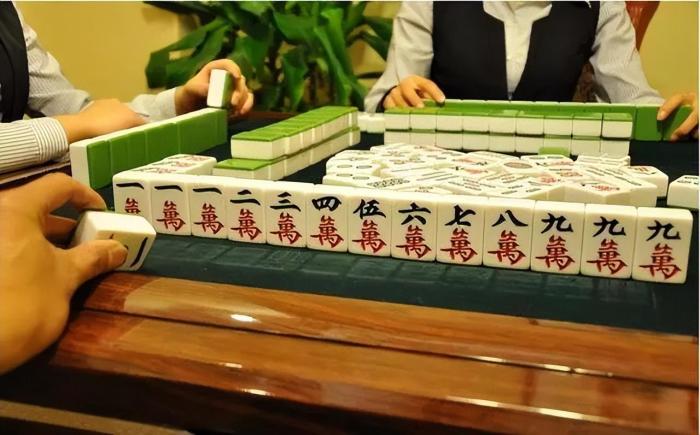 调查11000名中老年人后，发现爱打麻将者，最终会变这样……