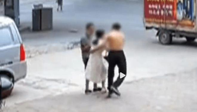 女子当街被强行拽入面包车，涉嫌骗婚遭男方“绑架”4人均被拘留
