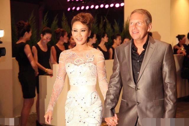嫁入豪门的李玟被传婚变，姐姐发声含糊不清，本尊再次发声回应