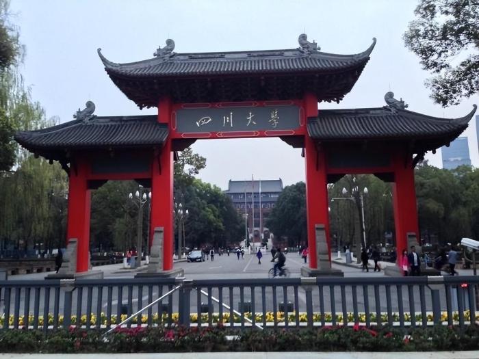 人民日报：剥夺学生平等就业权？企业：拒聘川大学生是我们自由！
