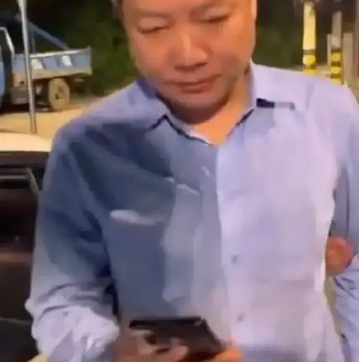 事大了!亮证的民警徐某和包庇的交警中队长张某，都已被查办