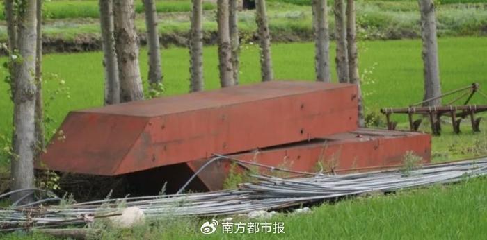 镇政府人员回应浮桥案