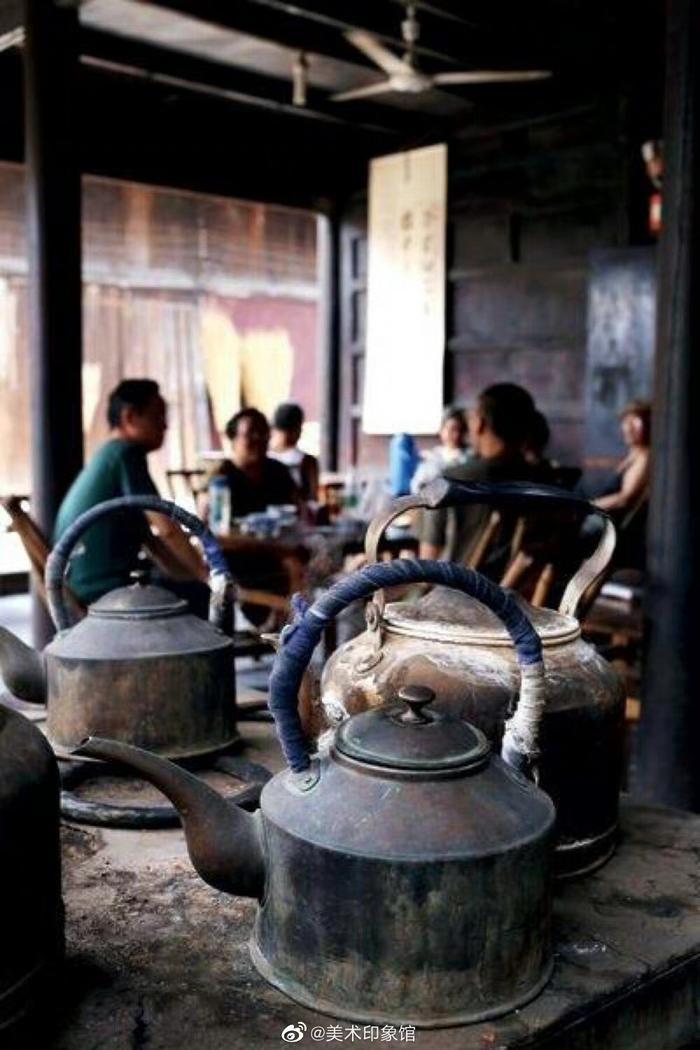 老舍《茶馆》里的一句台词：这年头让人高兴的事一件没有……