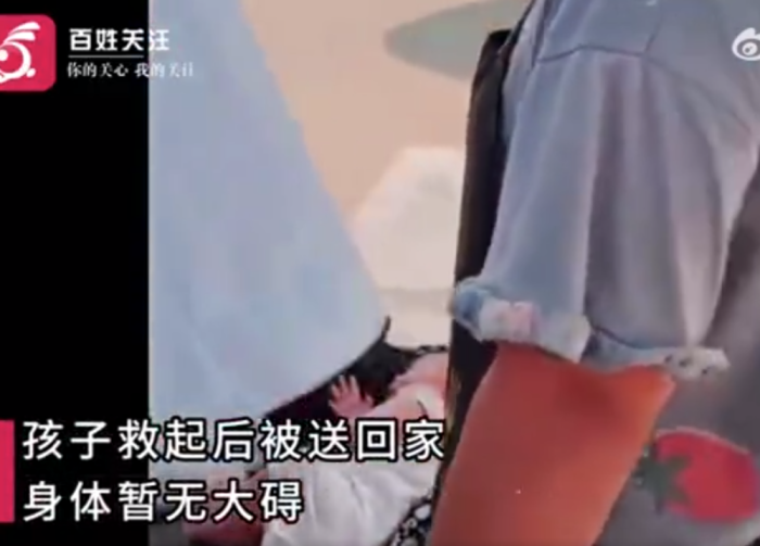 四川一老人路中抛扔双胞胎女婴