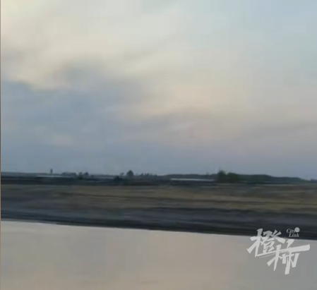 失去浮桥的村庄！当地多位村民回应橙柿互动：浮桥对村庄意义重大，出行方便，从没人掉下河……