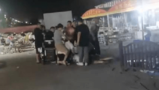 淄博烧烤店老板互殴