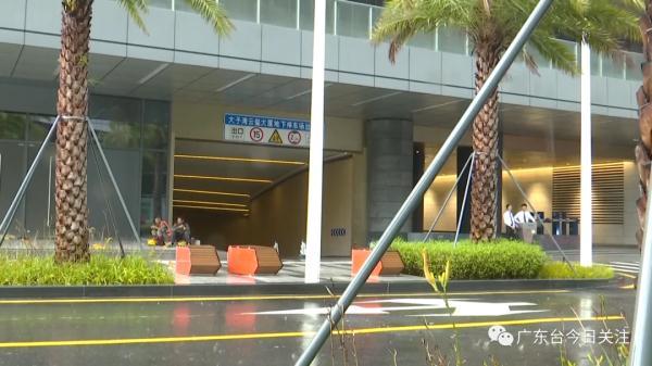深圳：工人避雨吃饭被保安驱赶？多方回应来了
