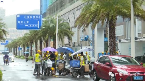 深圳：工人避雨吃饭被保安驱赶？多方回应来了
