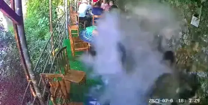 顾客就餐时卡式炉爆炸饭店回应：原因已查明，当地市监局提醒
