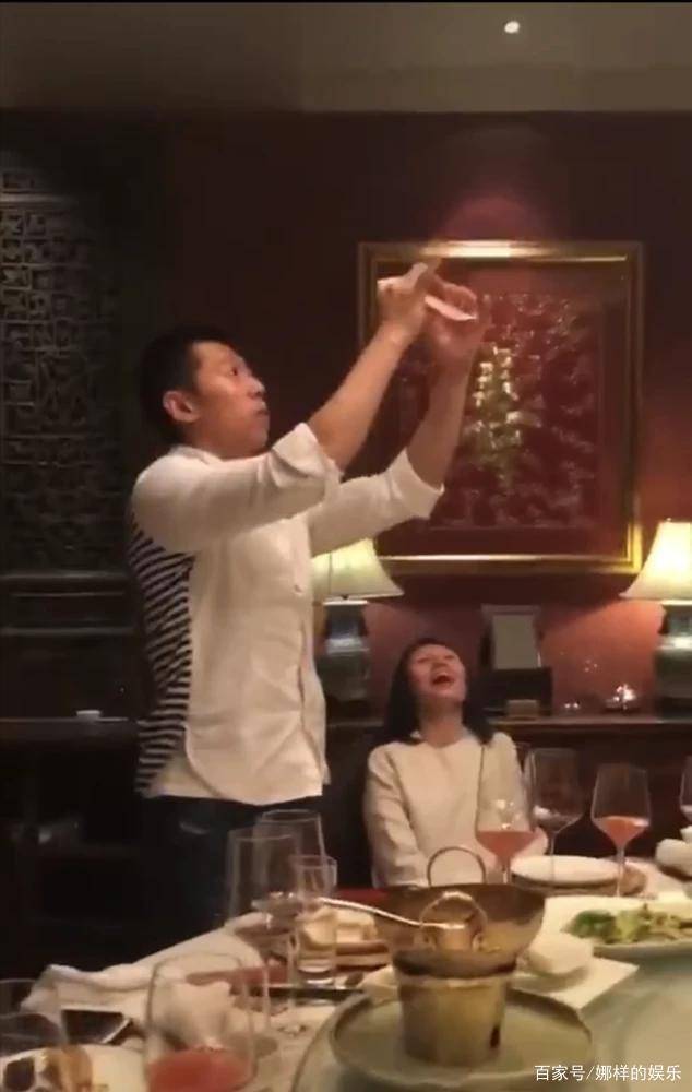 袁泉夏雨夫妇结婚14年罕见同框