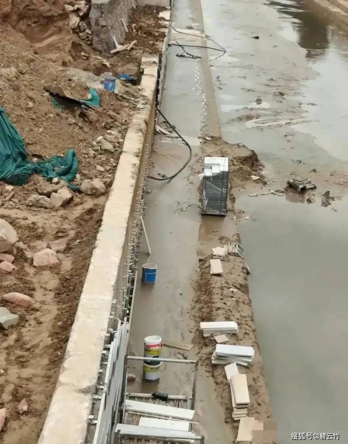 业内人士评郑州河道贴瓷砖