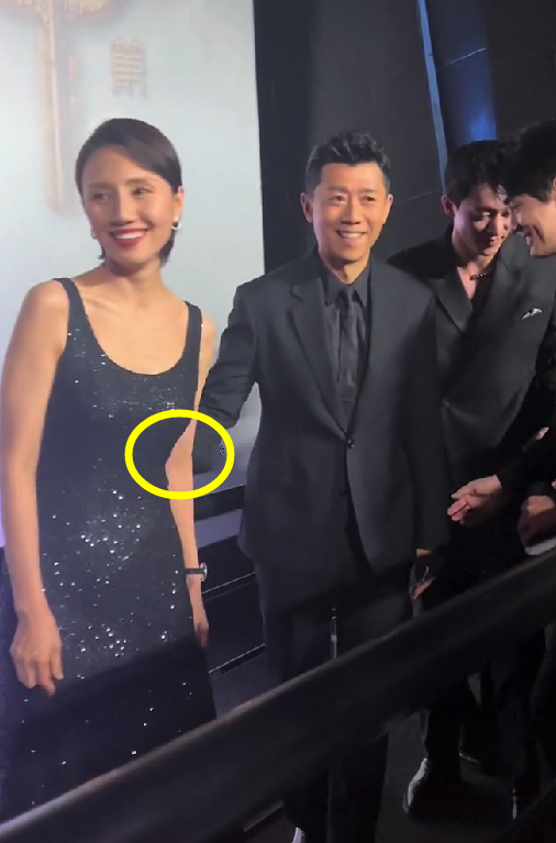 夏雨夫妇罕同框，袁泉和偶像费翔后台握手聊天，“妲己”反被冷落